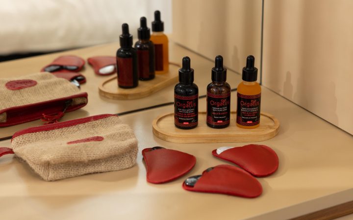 Pierre Gua Sha avec des huiles marocaines Gua Sha stone with Moroccan oils